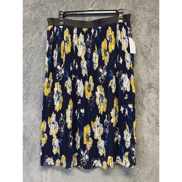 Jaclyn Smith Dresses & Skirts - Jaclyn Smith Pleated Floral Skirt Women's  Size L NWT Vintage